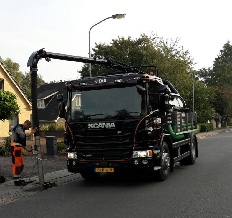 straatkolken legen met kolkenzuiger van FAB